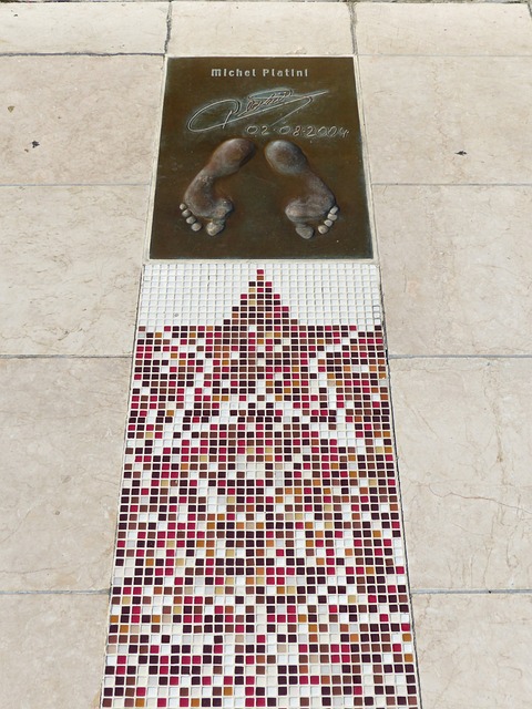 合塑造了一 合塑造了一