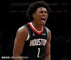 29场28球，莱万相比上赛季少踢20场却多进两球.